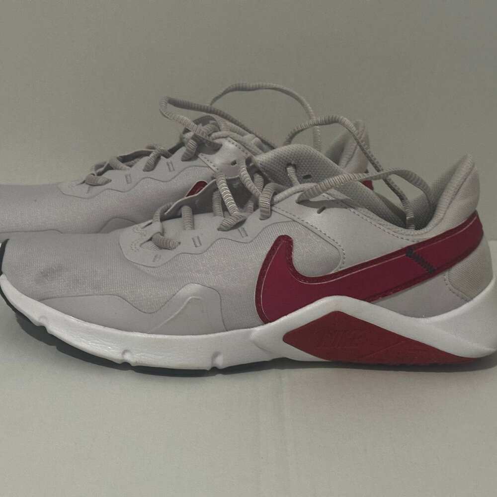 WOMEN NIKE LEGEND ESSENTIAL 2